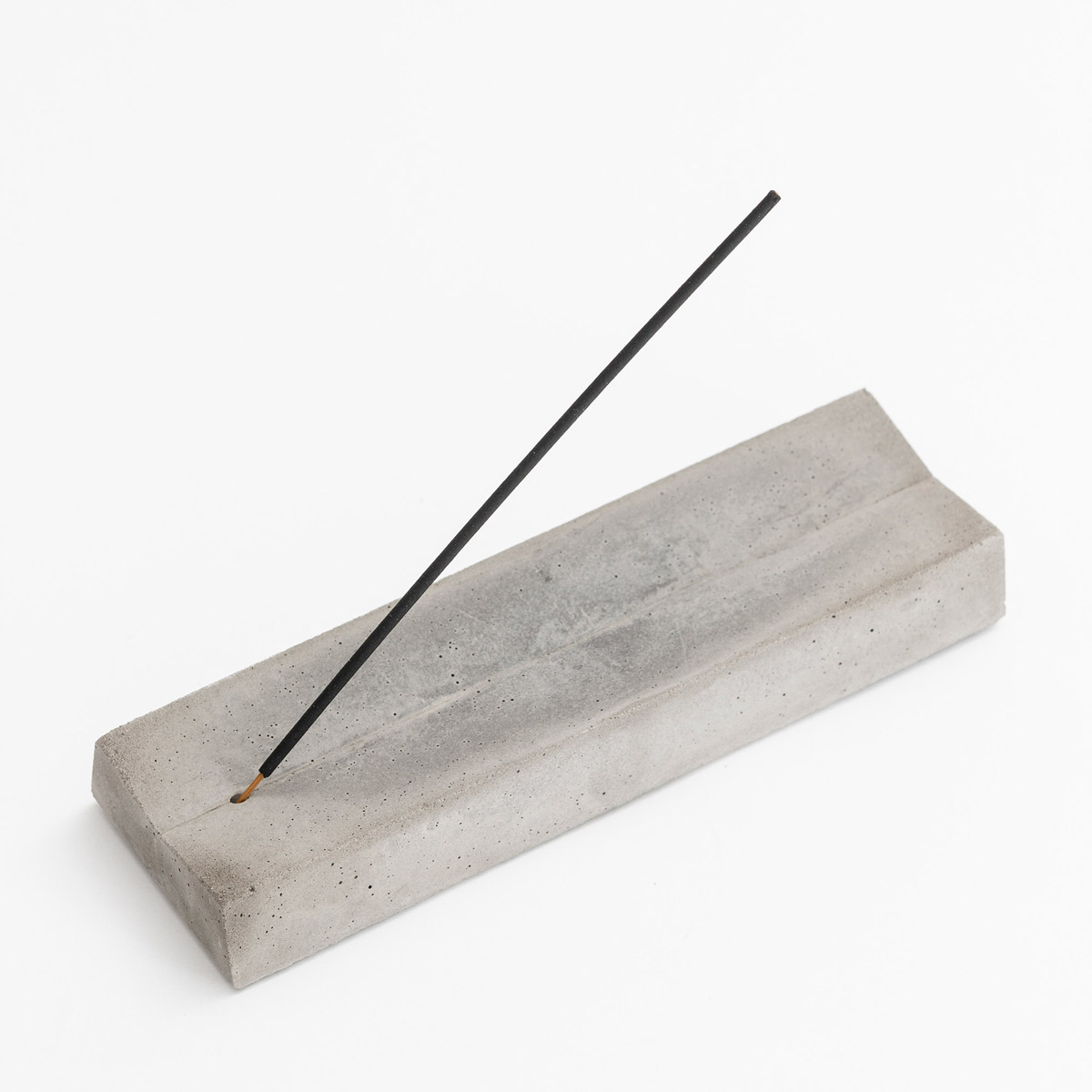 Räucherstäbchenhalter aus Beton in minimalistischem Design